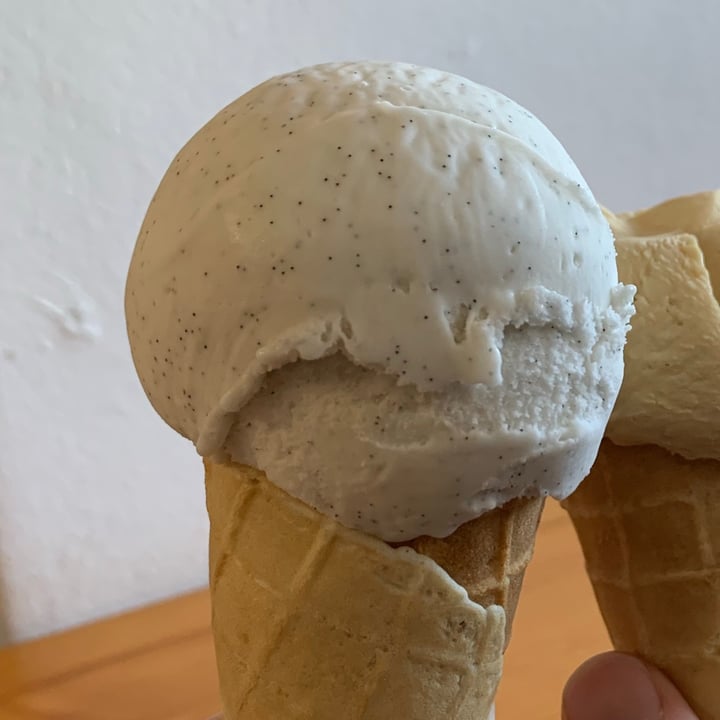 photo of Unframed Ice Cream Vanilla Ice Cream shared by @kaylynparbs on  02 Aug 2021 - review