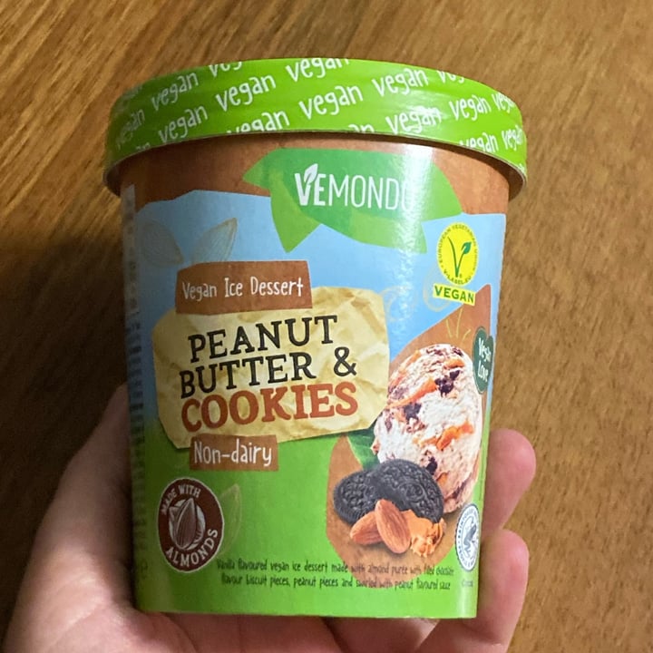 photo of Vemondo Vegan ice dessert peanut butter & cookies shared by @mayasara on  20 Sep 2022 - review