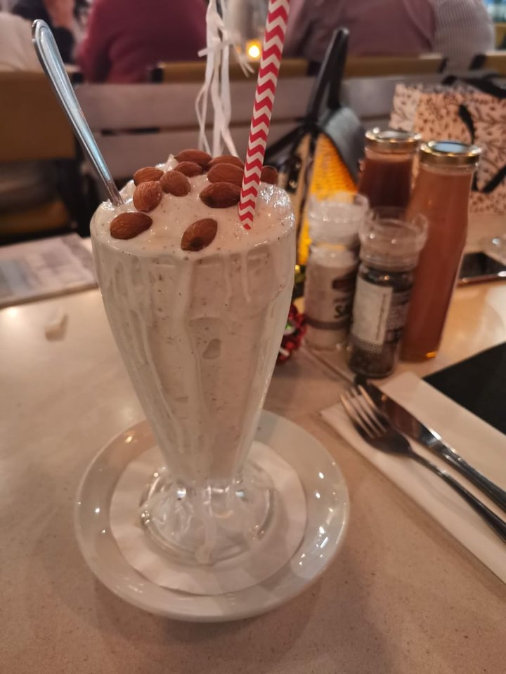 photo of Gibson's Vegan Almond Milkshake shared by @therush on  28 Dec 2019 - review