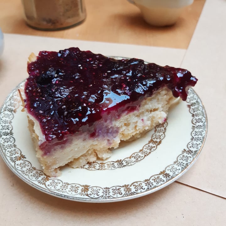 photo of MOLA Cheesecake frutos rojos shared by @alexiasnipe on  12 Dec 2020 - review