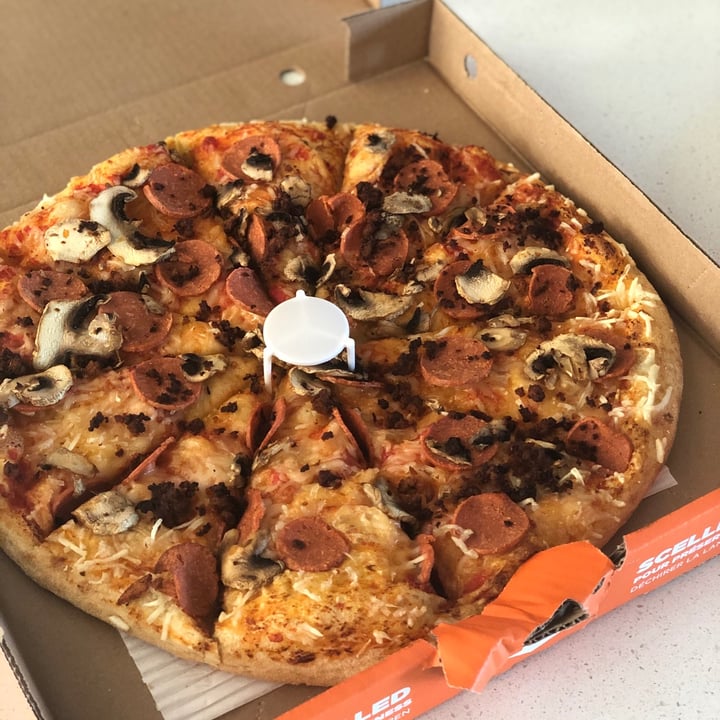 review photo of Pizza Pizza Vegan Pizza shared by @envisioningvegan on 28 Jul 2021 - review