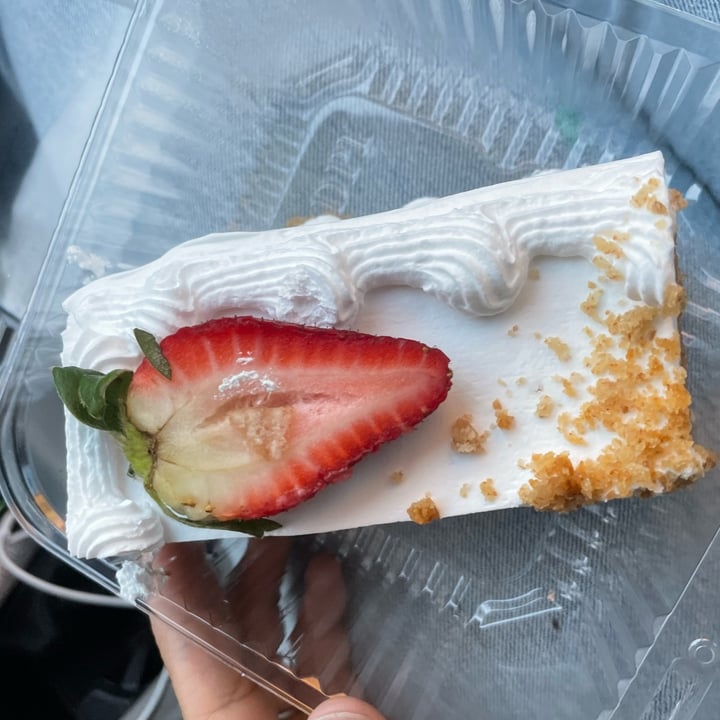 photo of Mr. Natural Vanilla Tres Lèches Cake shared by @kalemecharlie on  16 Mar 2022 - review