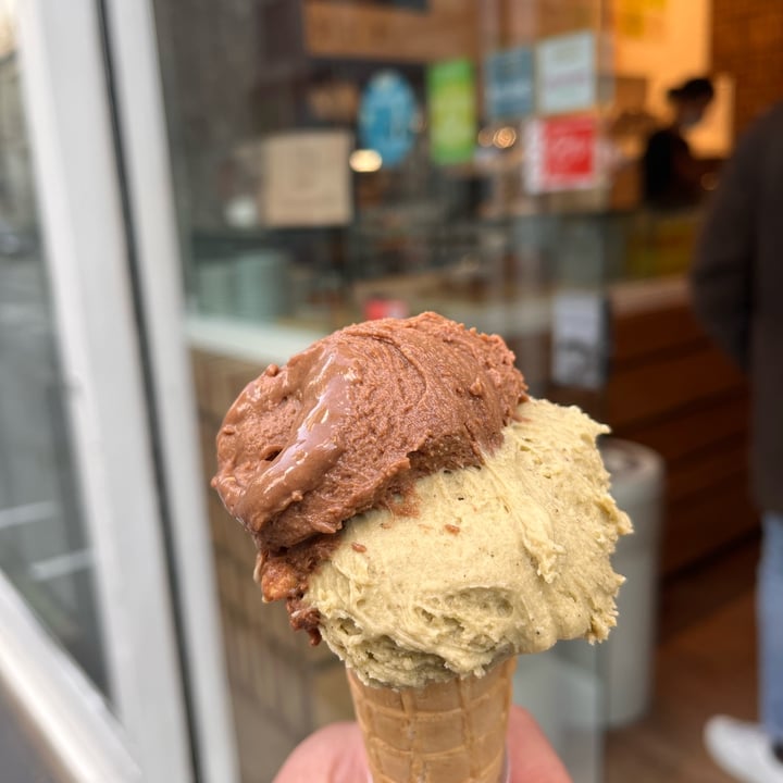 photo of Ciacco gelato pistacchio e gianduia shared by @lavaleveg on  07 Apr 2022 - review