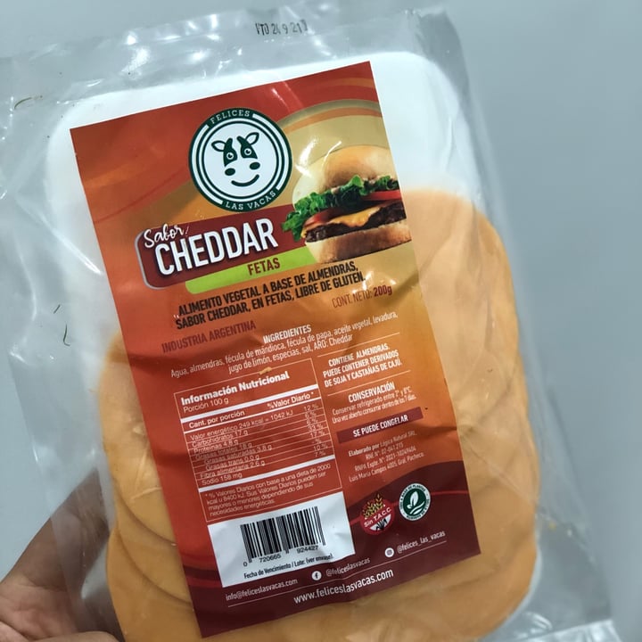 photo of Felices Las Vacas Queso Cheddar en Fetas shared by @florenciasero on  22 Aug 2021 - review