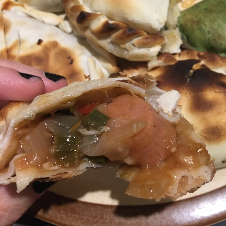 photo of Flipper Pizza Empanada De Salchicas Y Barbacoa shared by @matimemes on  26 Jun 2021 - review