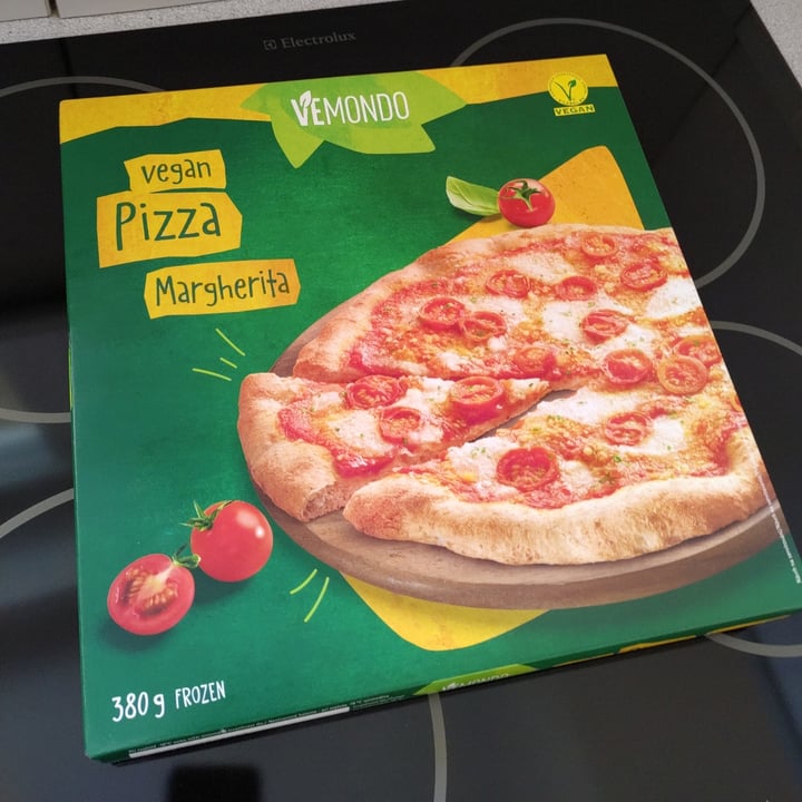 review photo of Vemondo Vegan pizza Margherita shared by @basedplants on 08 Jan 2022 - review