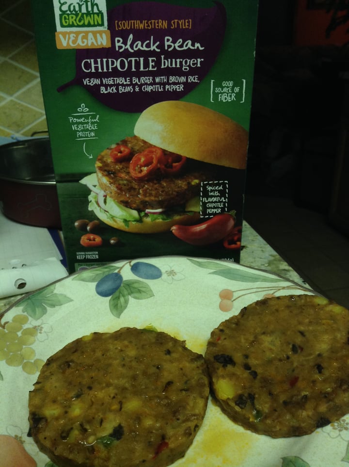 photo of Earth Grown Black Bean Chipotle Burger shared by @alex on  17 Jan 2019 - review