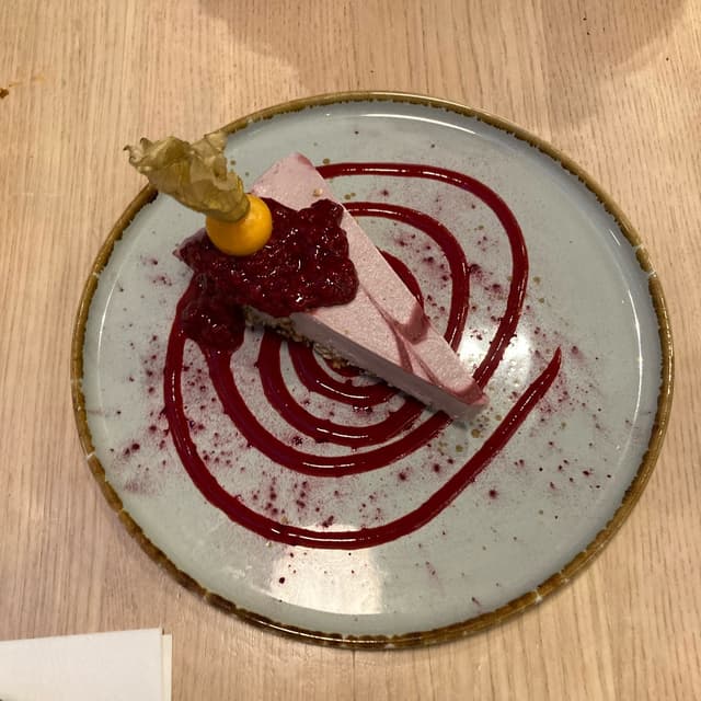 Foto do prato “Raw Raspberry Cheese Cake”