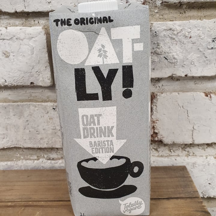 photo of Oatly Oat Drink Barista Edition  shared by @vivsaintselliott on  19 Jan 2022 - review
