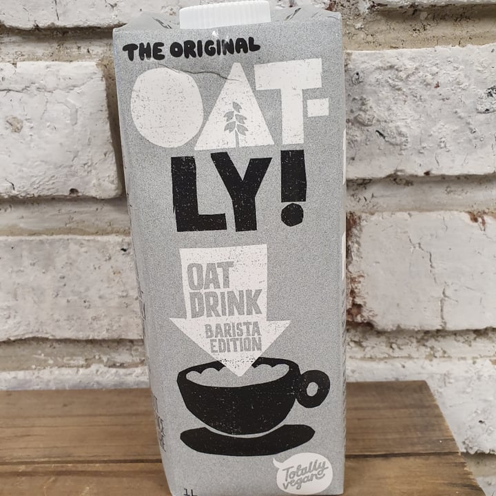 review photo of Oatly Oat Drink Barista Edition shared by @vivsaintselliott on 19 Jan 2022 - review