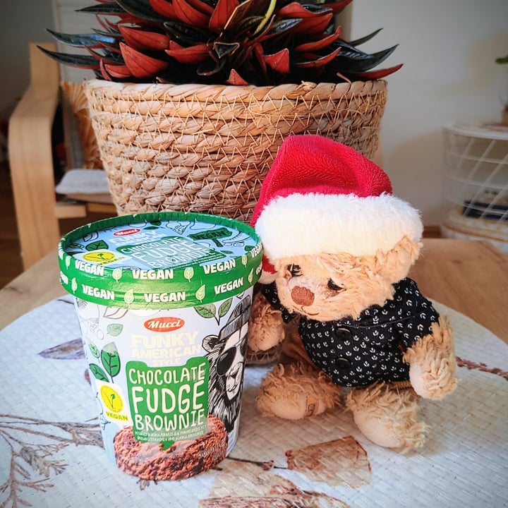photo of Mucci Chocolate Fudge Brownie shared by @bubi-the-bear on  19 Aug 2022 - review