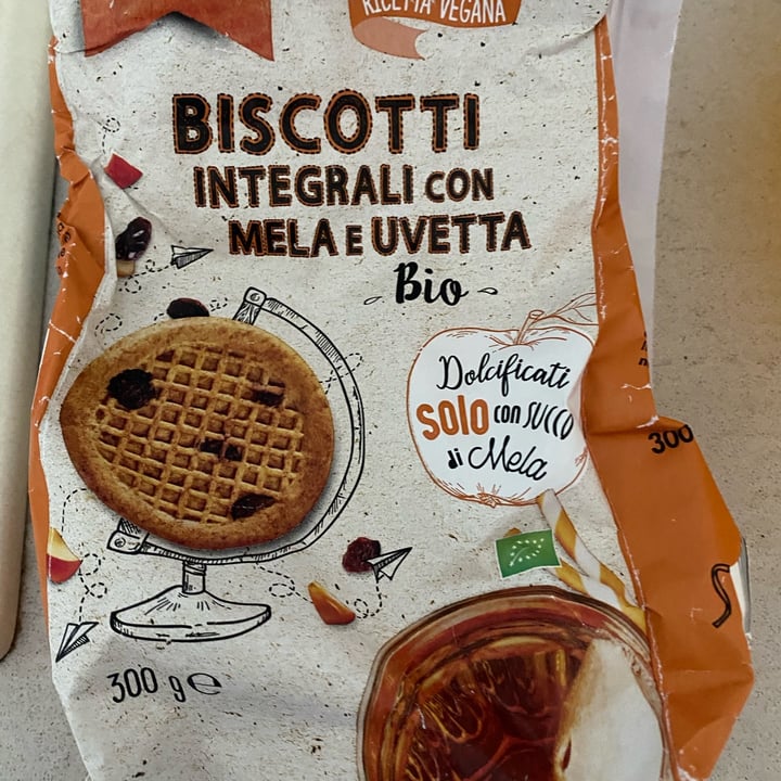 photo of Fior di Loto Biscotti integrali con mela e uvetta shared by @manujoy on  29 Jul 2022 - review