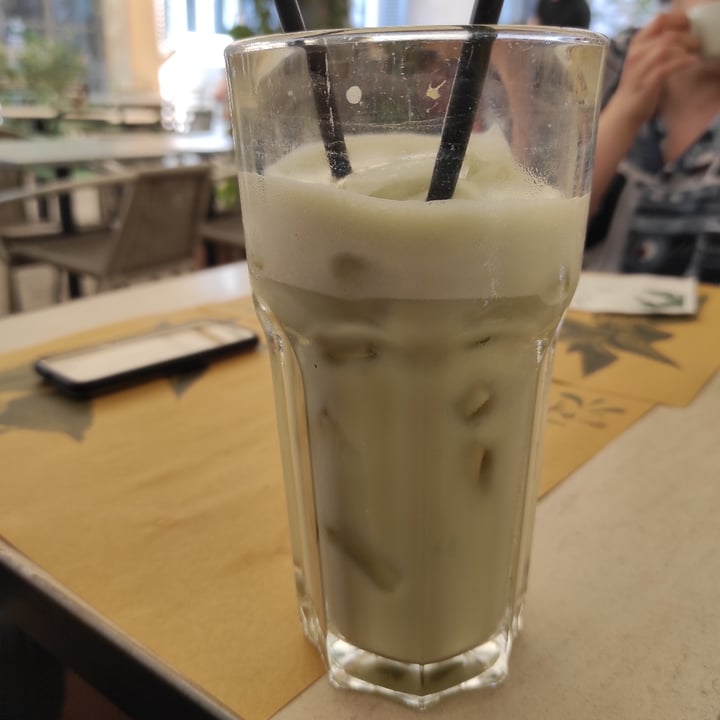 review photo of Shake Café Matcha iced latte shared by @vioveg on 13 Aug 2021 - review