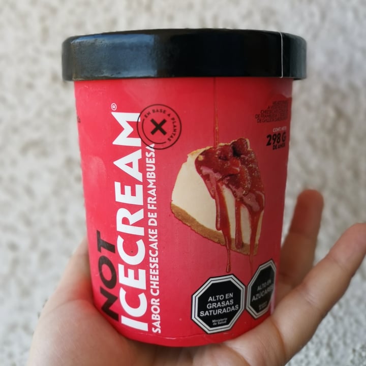 photo of NotCo  Not Icecream Cheesecake de Frambuesa shared by @ilustrapets on  28 Jan 2022 - review