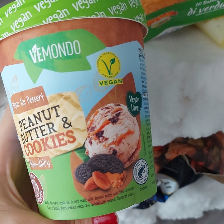 photo of Vemondo Ice cream peanut butter & cookies shared by @bluveg on  08 Feb 2022 - review