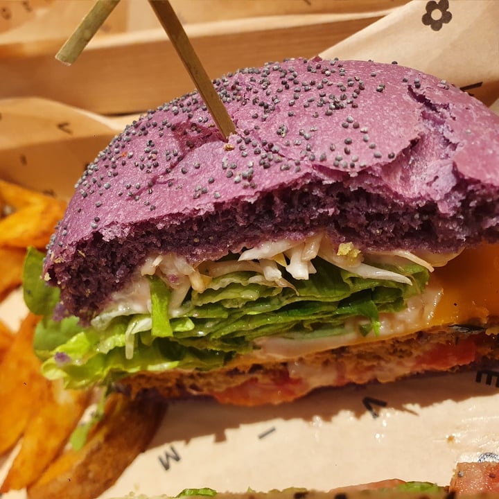 photo of Flower Burger Flower Burger shared by @lindasunny on  02 Apr 2022 - review