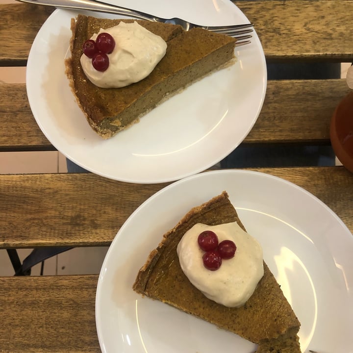 photo of Bunny's Deli Pumpkin pie shared by @marleyduerst on  25 Nov 2021 - review