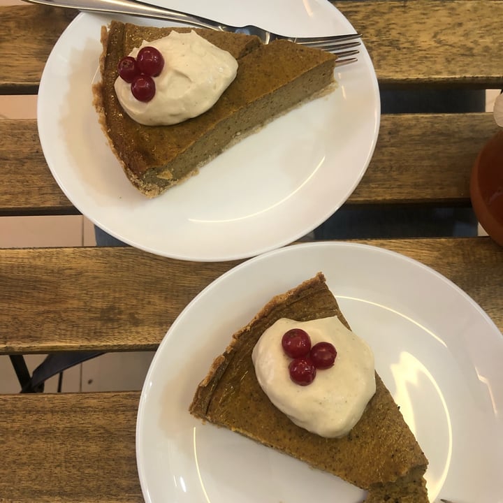 review photo of Bunny's Deli Pumpkin pie shared by @marleyduerst on 25 Nov 2021 - review