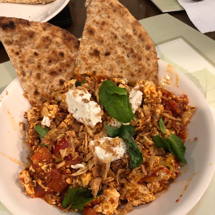 review photo of The Purple Carrot Roasted Red Pepper Shakshuka with Za'atar Tofu & Crispy Shallots shared by @jiscilla on 18 Jan 2021 - review