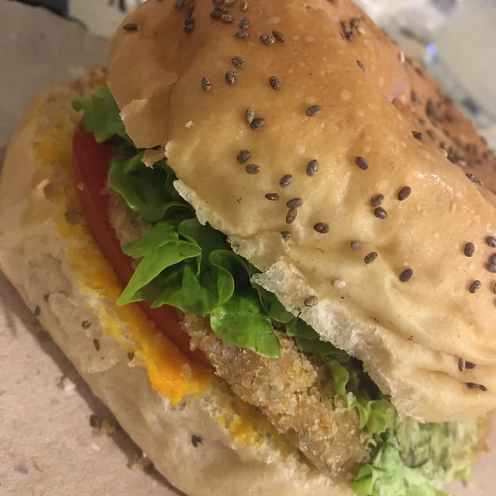 photo of La Vegana Cantina Sandwich De Milanesa De Garbanzos shared by @evayufera on  29 Sep 2021 - review