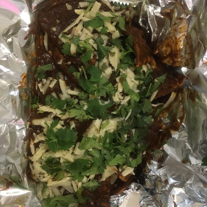photo of Nadis Go Vegan Chilaquiles enmolados shared by @valeriarse on  08 Aug 2020 - review