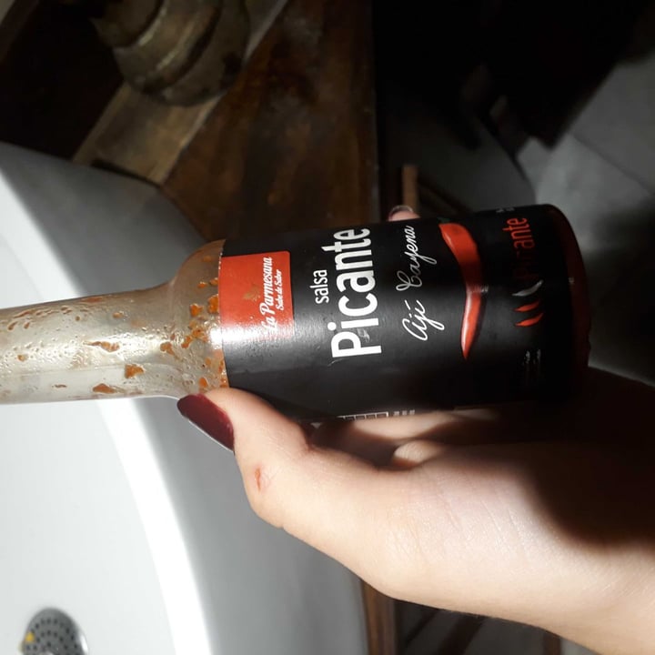 review photo of La Parmesana Salsa Picante Ajo Cayena shared by @sofialegre on 12 Apr 2020 - review