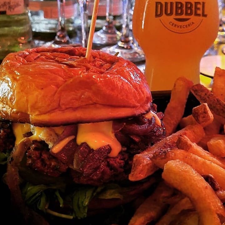 photo of Dubbel Hamburguesa vegana shared by @brandonfoster on  06 Apr 2021 - review
