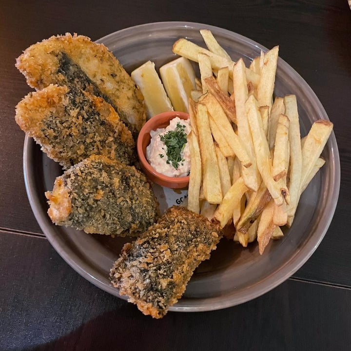photo of Kong - Food Made With Compassion "Fish And Chips" With Tartar Sauce shared by @cidalia on  27 May 2021 - review