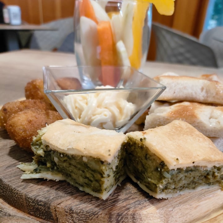 review photo of Bar Trattoria Splendor Aperitivo Vegano shared by @isijuliet on 21 May 2022 - review