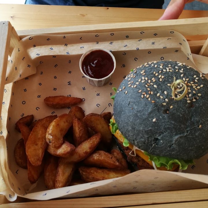 photo of Flower Burger Flower Burger Burger shared by @martaiak on  27 Nov 2021 - review