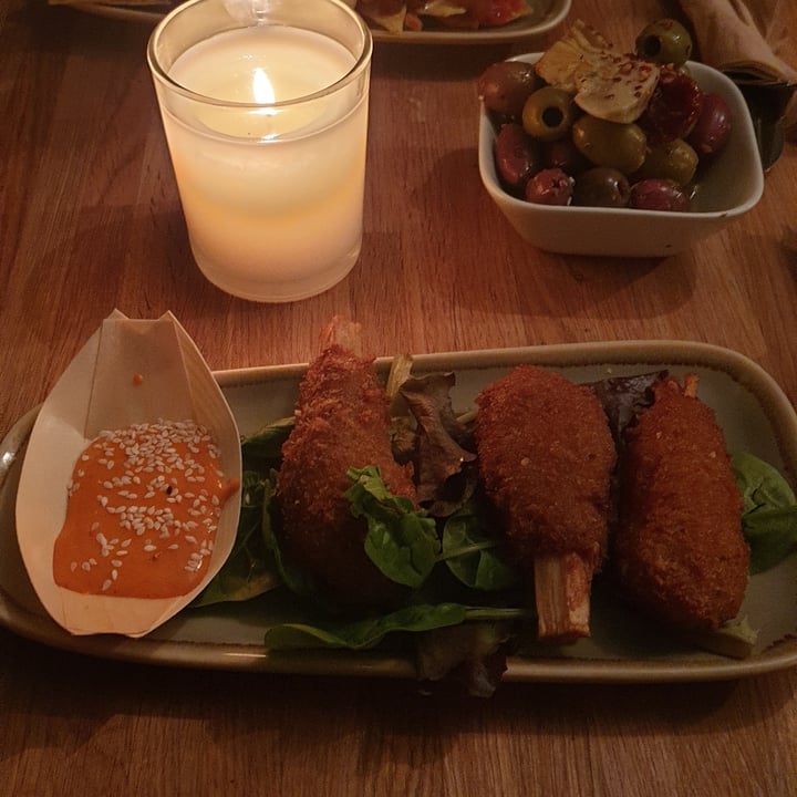 review photo of The Oak Tree Vegan Restaurant ‘Chicken’ Drumsticks shared by @hwhitley on 02 Oct 2020 - review