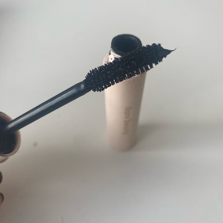 review photo of Rare Beauty Perfect Strokes Volumizing Mascara shared by @izaskunsantos on 31 Oct 2022 - review