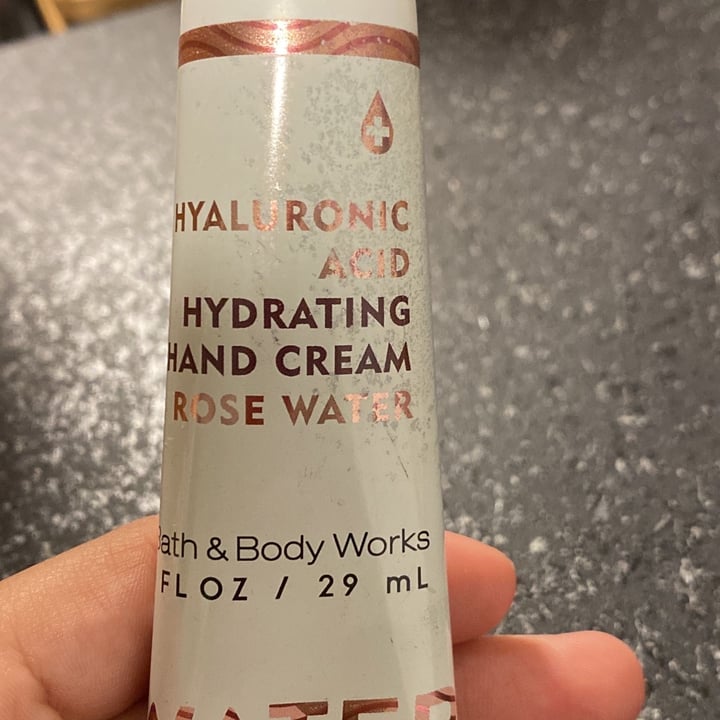 photo of Bath & Body Works Paraffin hand cream shared by @manumartyres on  06 May 2022 - review