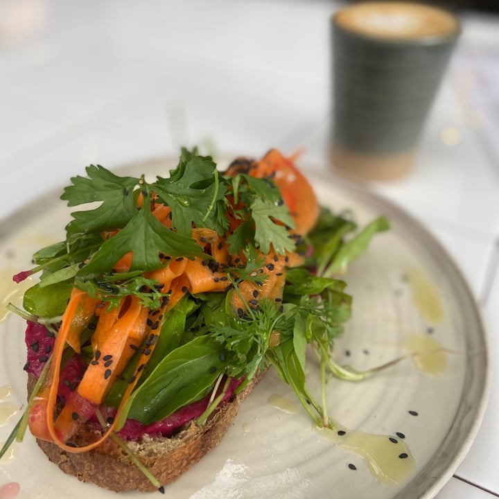 photo of FAUNA Café y Flora Tostada con hummus shared by @batips on  13 Feb 2021 - review
