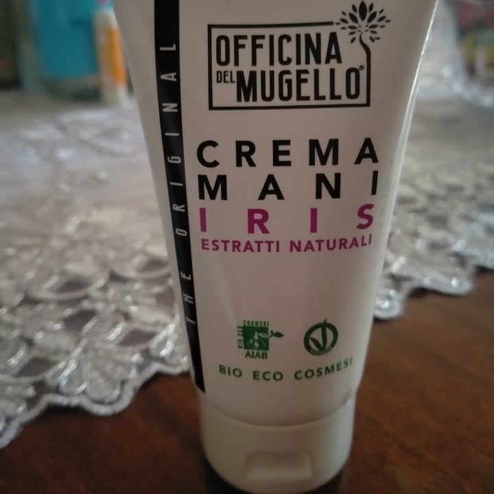 photo of Officina del Mugello Crema mani Iris shared by @poppibonu on  11 May 2022 - review