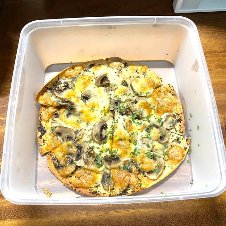 review photo of Vegetarian Express Cafe Truffle Mushroom Pizza shared by @lynnyap8888 on 03 May 2022 - review
