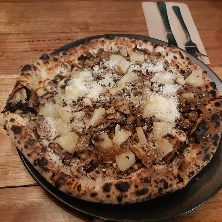 photo of Red Sparrow Pizza Mushroom Pizza shared by @meghna22 on  28 Apr 2021 - review