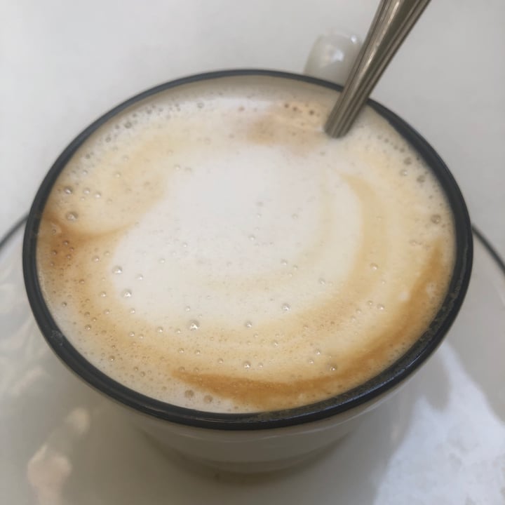 photo of Eutopia - Laboratorio Artigianale Indipendente Cappuccino con latte di mandorla shared by @moccymoccy on  12 Jul 2021 - review