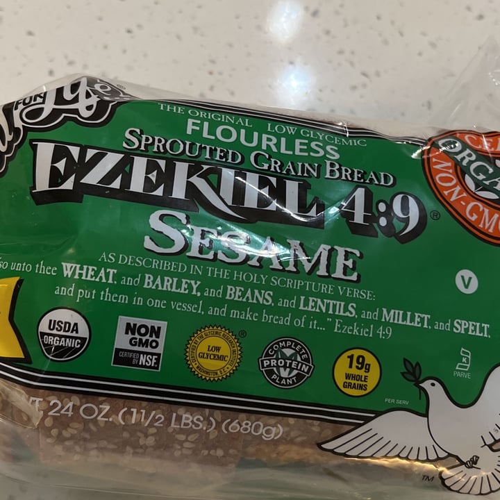 review photo of Food For Life Ezekiel 4:9 Sesame Sprouted Bread shared by @rafaelafc on 24 May 2022 - review