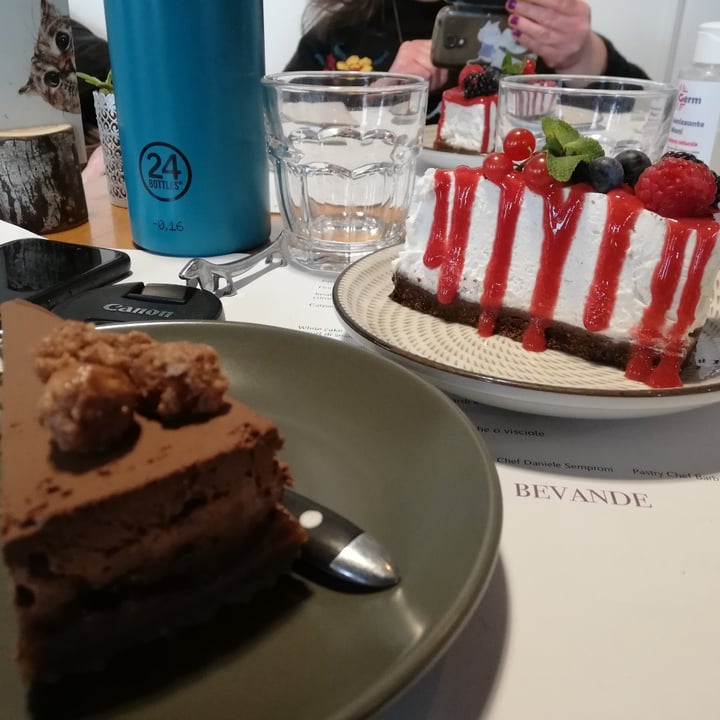 photo of Romeow Cat Bistrot Raw Cake shared by @yayatheveggie on  18 Apr 2021 - review