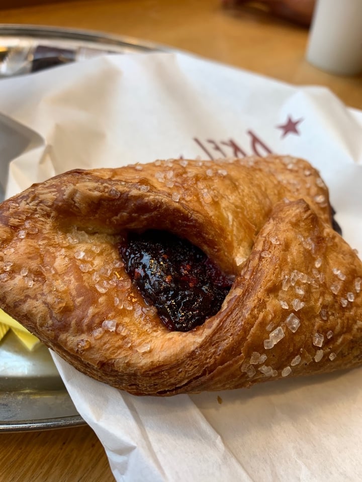 review photo of Pret A Manger Very Berry Croissant shared by @josiie on 24 Feb 2020 - review