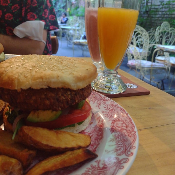 review photo of El Patio Hamburguesa De Lentejas shared by @javierayp on 19 Nov 2021 - review