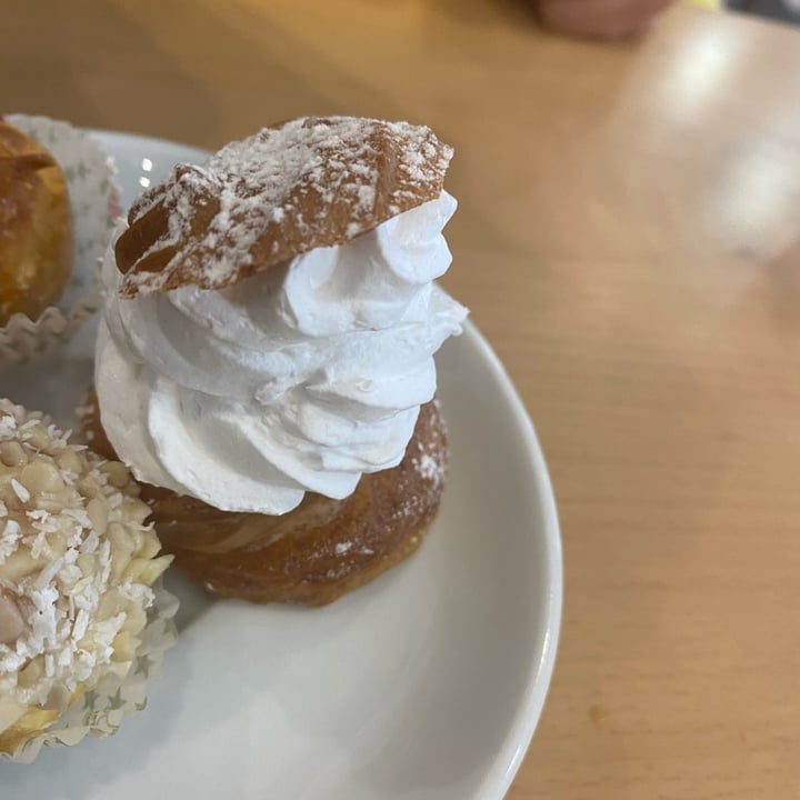 photo of Efrem - Caffetteria, Pasticceria, Cucina Pasticcino Chantilly shared by @matus on  22 Apr 2022 - review