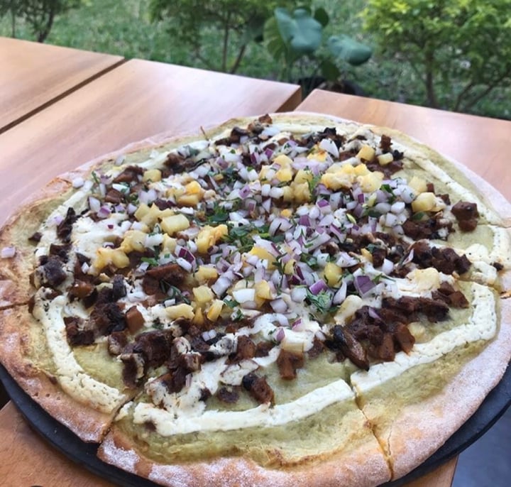 photo of Nümen Pizza De Pastor shared by @veganeandoporelmundo on  17 Mar 2020 - review