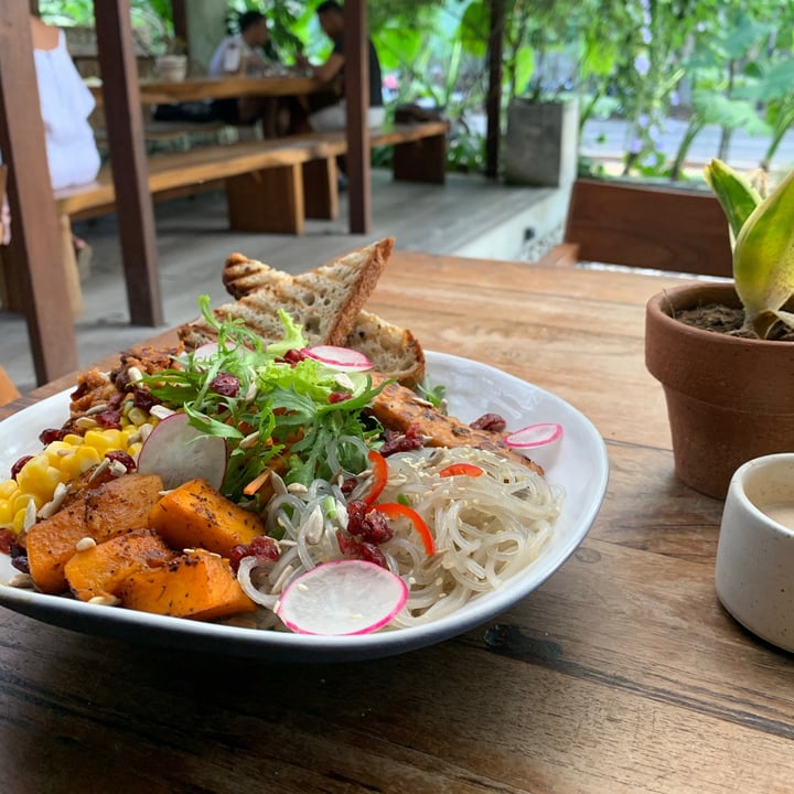 photo of Manggis in Canggu House Salad Bowl shared by @justcallmeong on  11 Sep 2020 - review