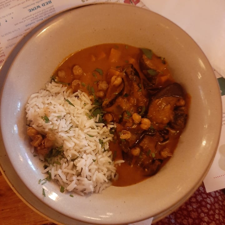 photo of Lupo Lounge Vegan Roasted Aubergine Massaman Curry shared by @maiaceto on  29 May 2022 - review