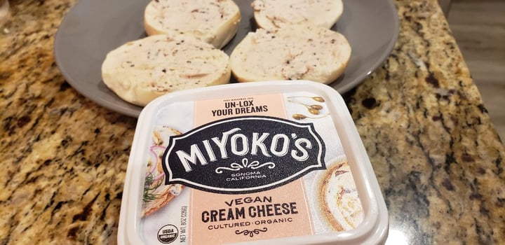 photo of Miyoko's Creamery Organic Cultured Vegan Cream Cheese Fish-Free Lox shared by @ambularfortheanimals on  24 Dec 2018 - review