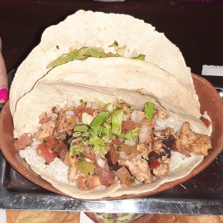 review photo of Cuate's Burger & Taco Bar Tacos Veganos Con Papas Fritas (No diponible) shared by @gastonfauret on 17 Feb 2021 - review
