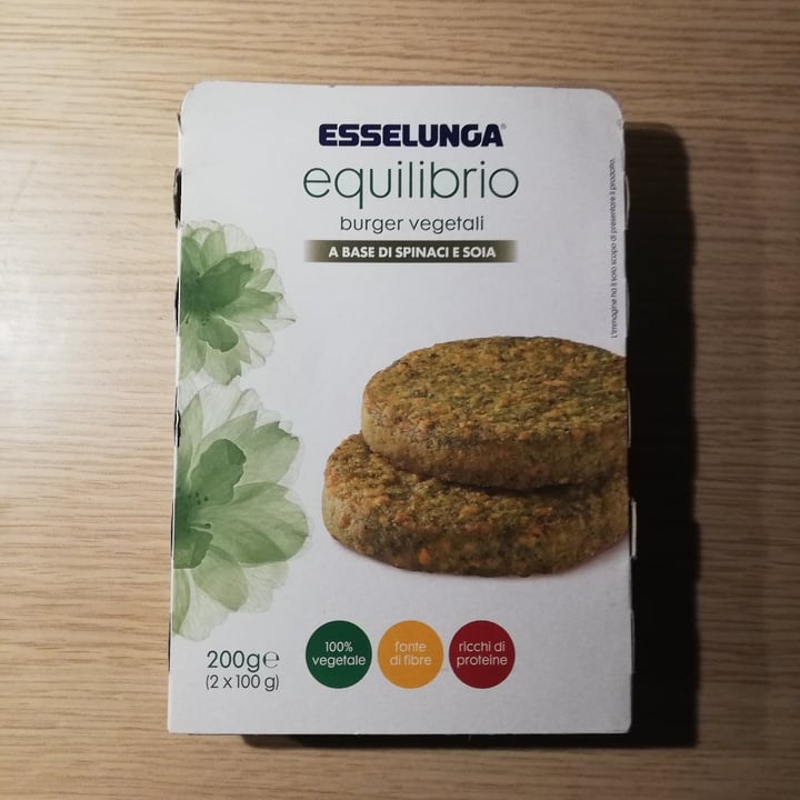 photo of  Esselunga Burger a base di spinaci e soia shared by @monica7fiorellino on  10 May 2022 - review
