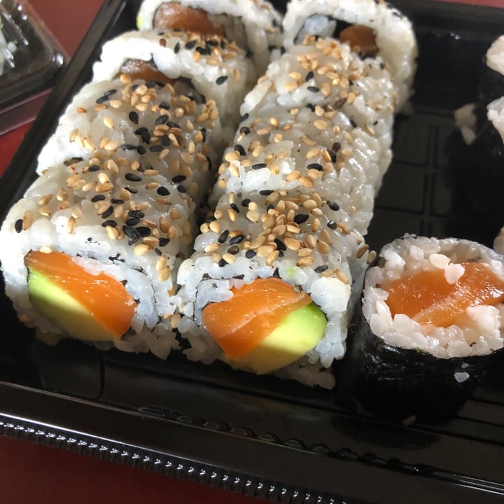 photo of Mun Sushi Bar - Roma Salmon vegan roll shared by @lombricale on  11 May 2022 - review